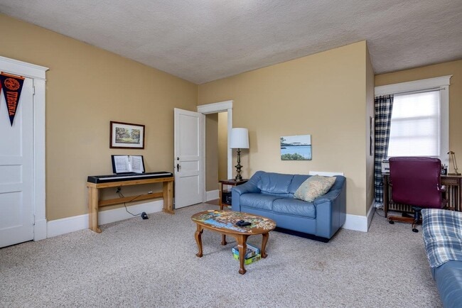 Building Photo - 291 Newman Ave