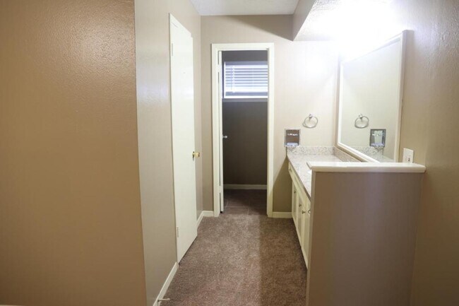 Building Photo - 23527 Canyon Lake Dr