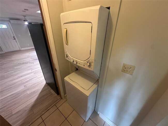 Building Photo - 20250 SW 182nd Ave