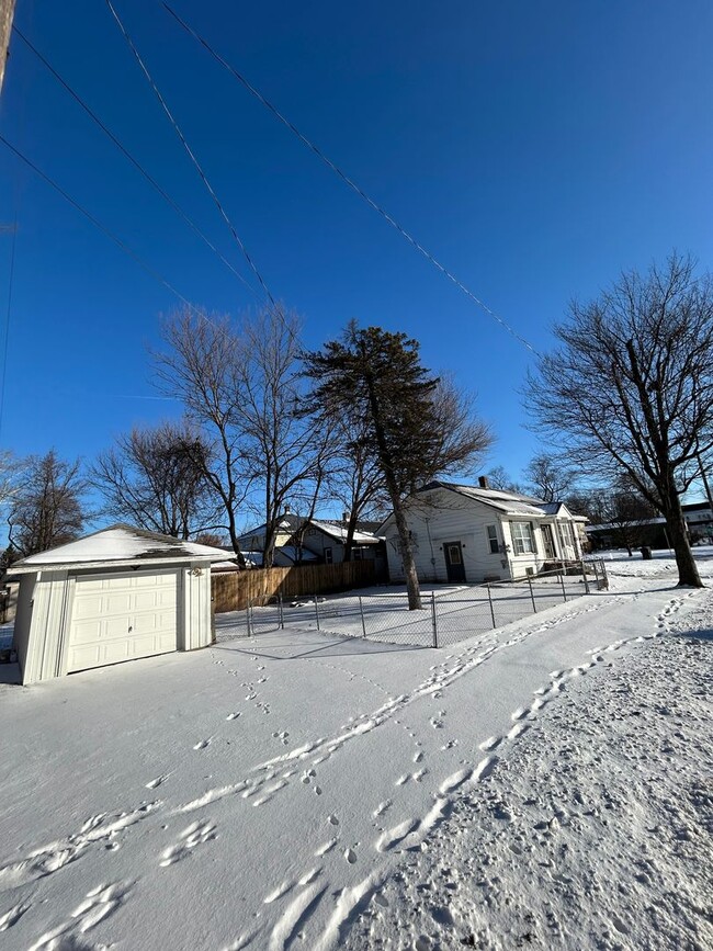 Building Photo - 1829 Frances Ave