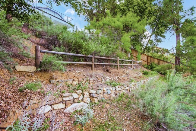 Building Photo - 4 Bedroom Cul-de-Sac home in San Elijo Hills!