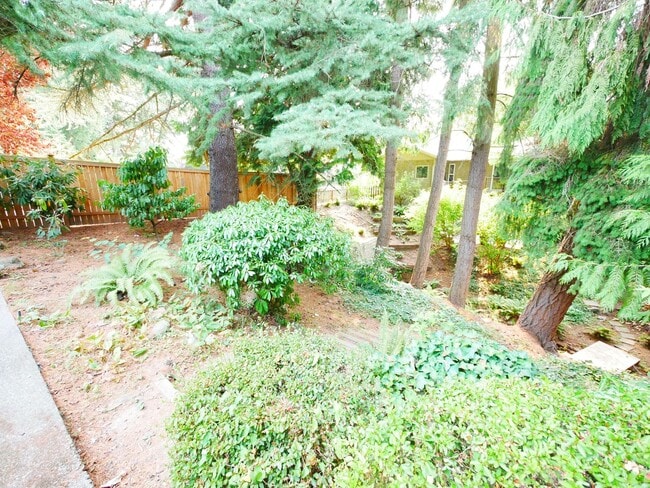 Building Photo - 5 BED & 2.5 BATH SINGLE FAMILY HOUSE FOR RENT