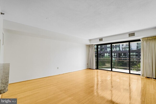 Building Photo - 1530 Key Blvd