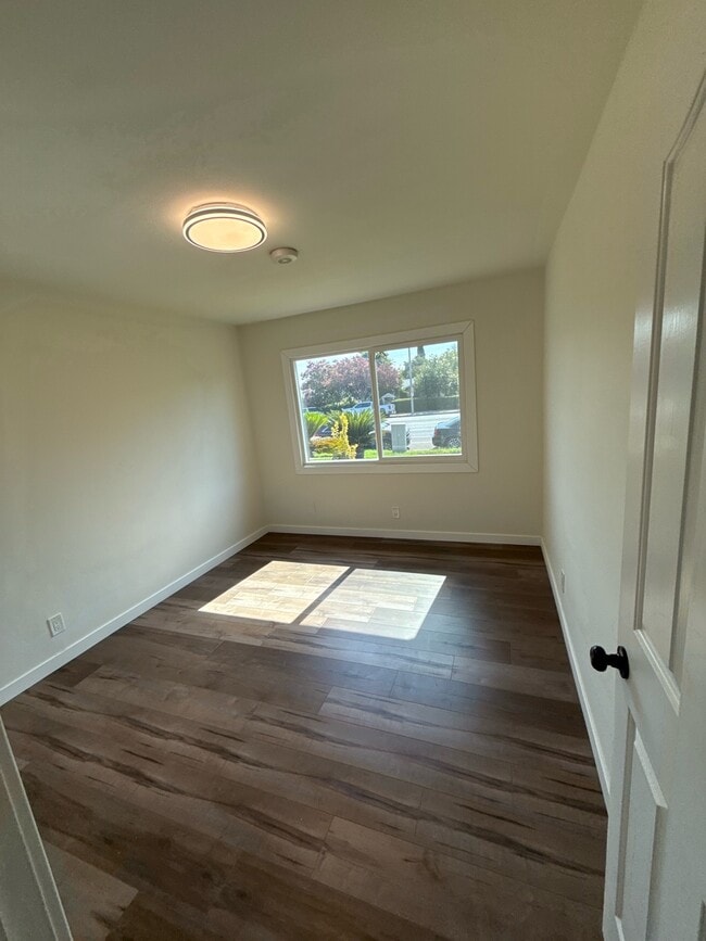 Building Photo - 6901 Fallbrook Ave