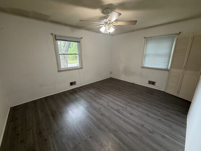 Building Photo - 987 Grace Dr