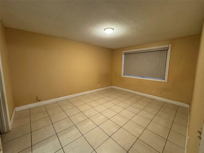 Building Photo - 9001 Wiles Rd