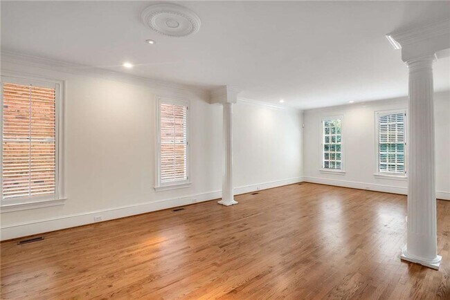 Building Photo - 448 Ivy Park Ln NE