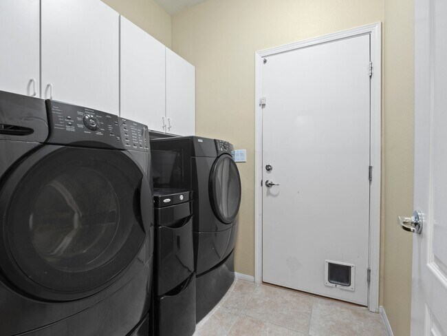 Building Photo - Cozy Stevenson Ranch Home on a Quiet Cul-De-Sac