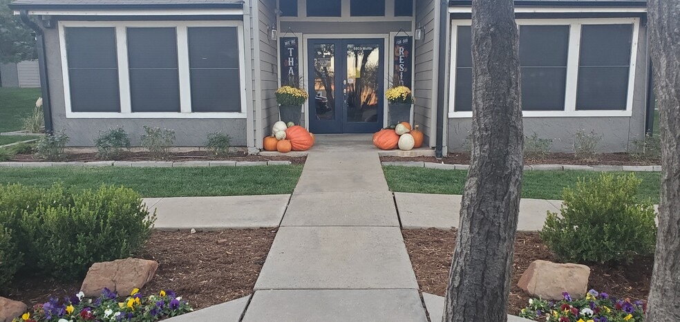 Primary Photo - Huntington Pointe