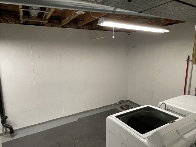 basement storage/laundry room - 300 Southridge Pl