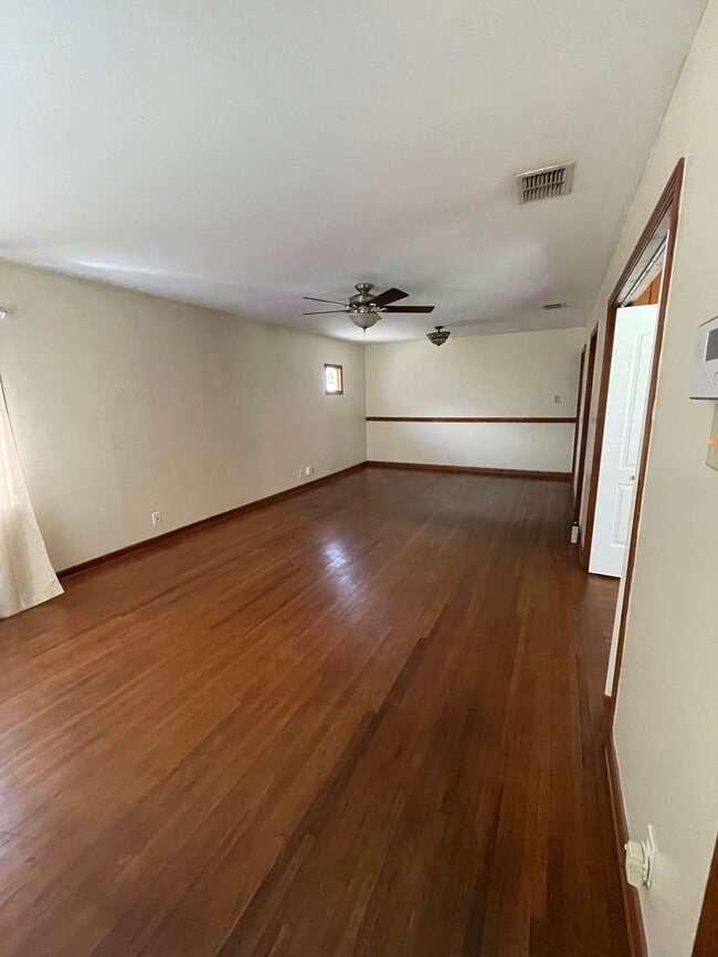 Building Photo - 1010 Peerman Pl