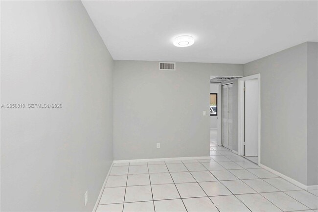 Building Photo - 2530 W 67th Pl
