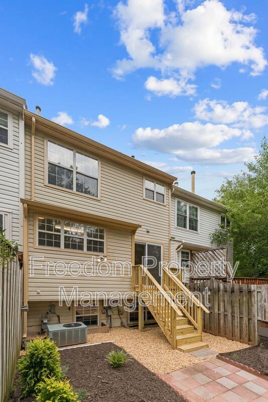 Building Photo - 8644 Sanderling Dr