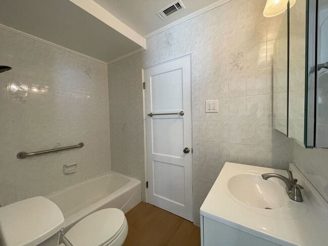 Building Photo - Charming Mission Hills 3-Bedroom Gem with ...