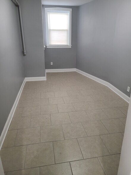 Main living area for studio unit - 6418 S Eberhart Ave