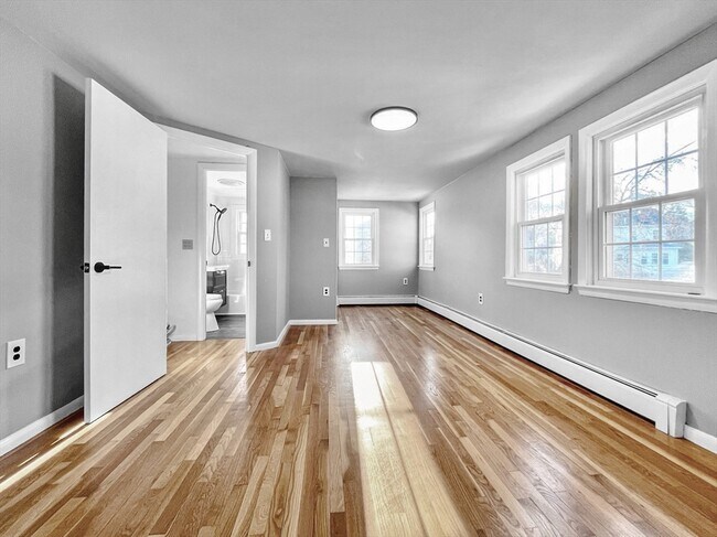 Building Photo - 41 Burrwood Rd