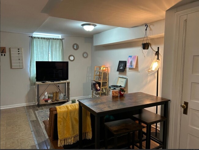 Building Photo - THREE 2 BEDROOM APARTMENTS IN THIS BUILDIN...