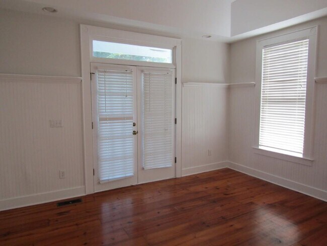 Building Photo - 703 Tradewind Ct