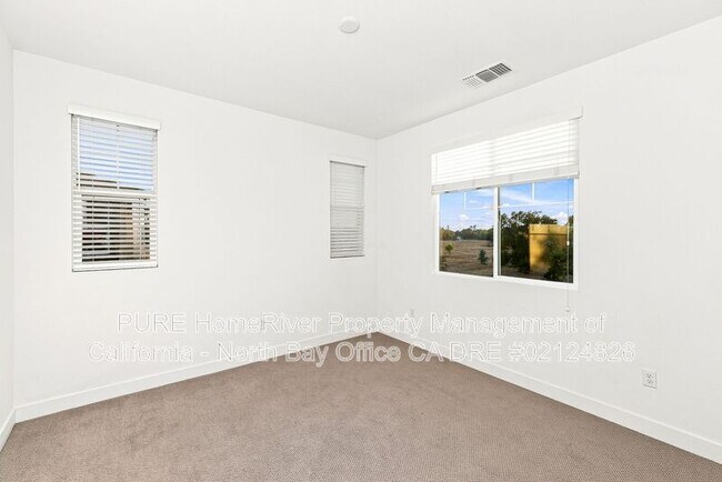 Building Photo - 1581 Country Manor Dr