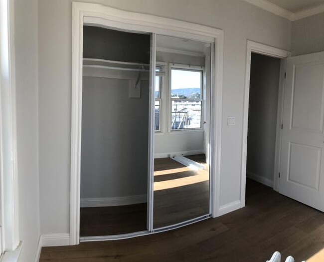 Building Photo - 3 bedroom in Oakland CA 94606