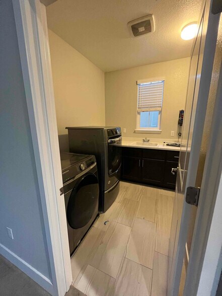 Building Photo - 333 Emory Ct