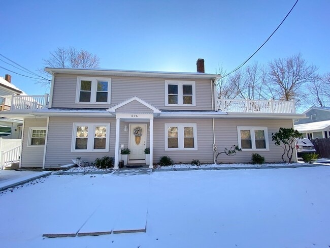 Primary Photo - 576 Washington St