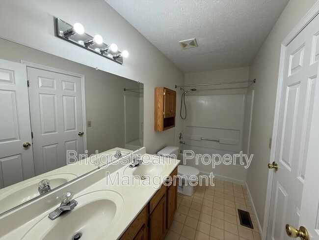 Building Photo - 4500 Elliot Ave
