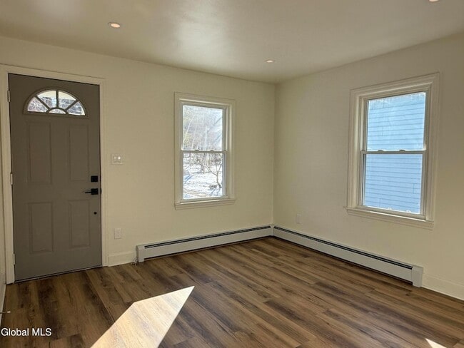 Building Photo - 98 Willow St