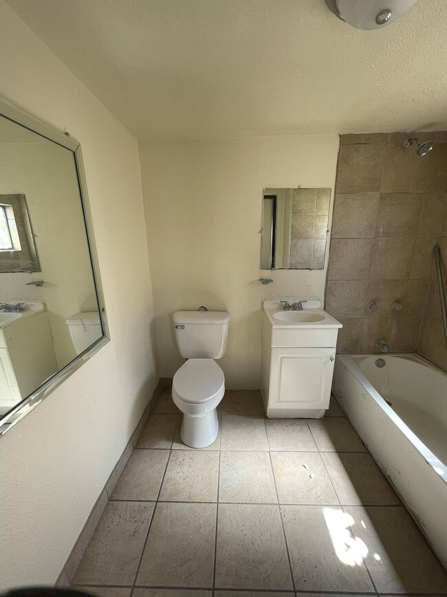 Building Photo - 3215 Wyoming Ave