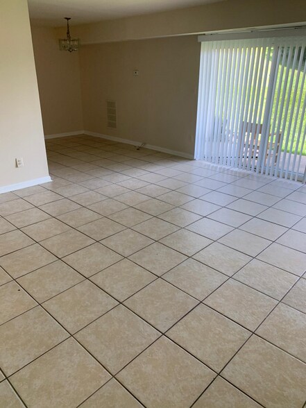 Building Photo - 5504 Karen Elaine Dr