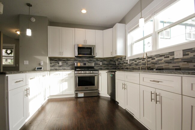 Building Photo - 2700 Dorman Ave