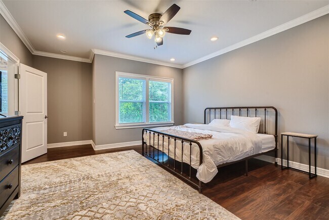 Building Photo - 3801 Oxford St