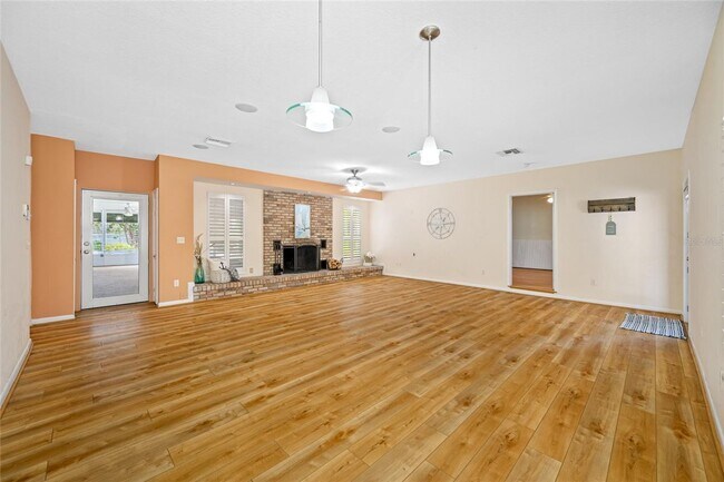 Building Photo - 401 Whitcomb Blvd
