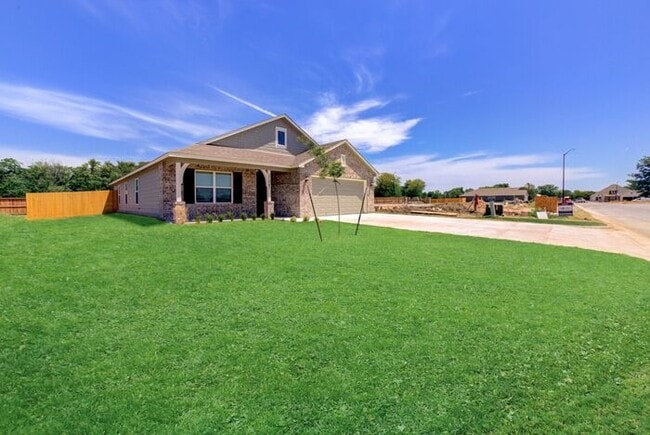 Building Photo - $2,250/mo | 4 Bed, 2.5 Bath | MOVE IN SPECIAL