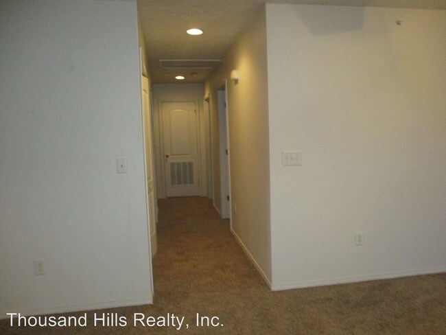 Building Photo - 3 br, 2 bath House - 100 Garden Circle #3