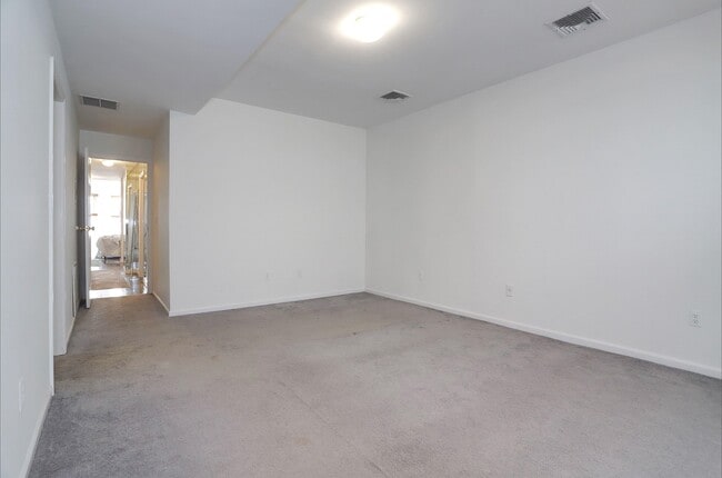 Building Photo - 941 JFK Blvd E