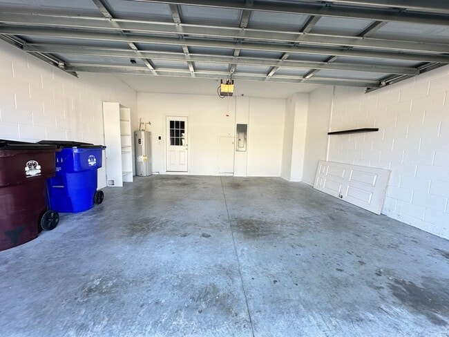 Building Photo - 2412 Seven Oaks Dr