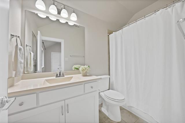 Building Photo - 2325 Hyer Pl