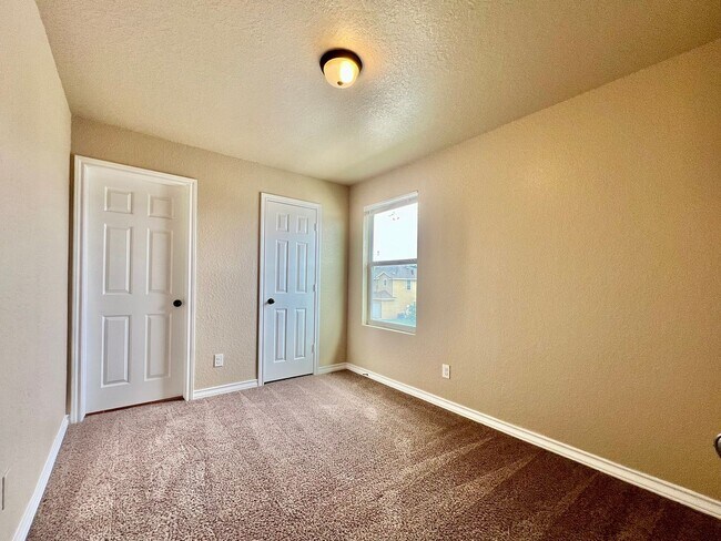 Building Photo - 14103 Veneto Dr