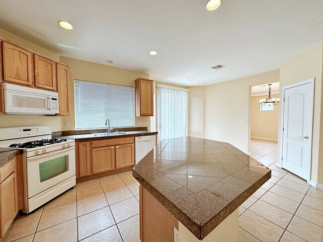 Building Photo - 4 BEDROOM HOME 3 CAR GARAGE ON A CORNER LO...