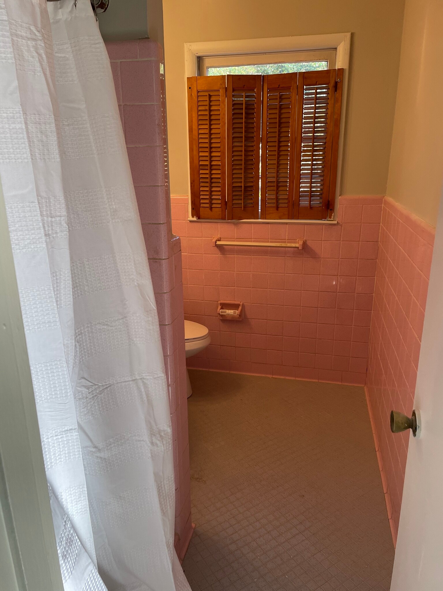 1st Floor Bath - 2146 Cedarbrook Ct SE