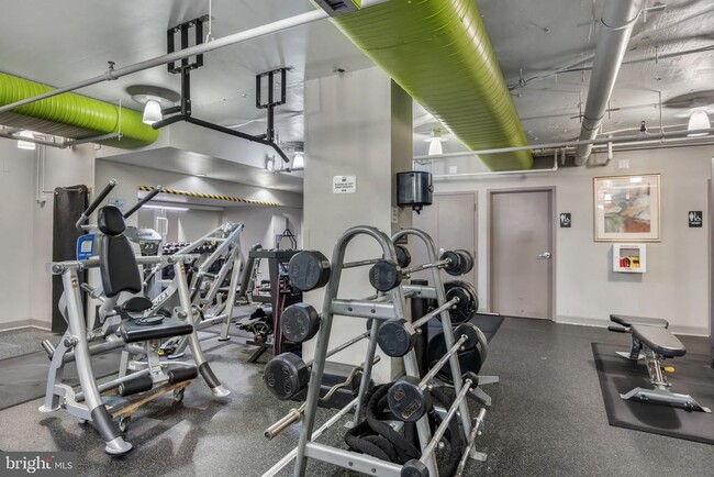 Building Photo - 1021 N Garfield St