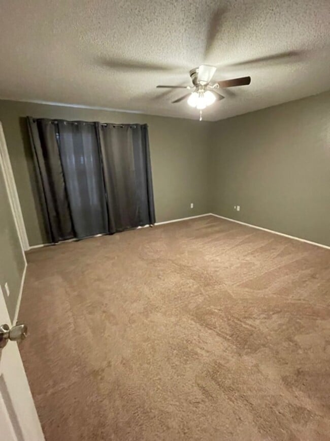 Building Photo - Cozy and Comfy 3 Bed! Mesa/Zia School Dist...
