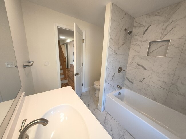 Building Photo - 386 Union Ave