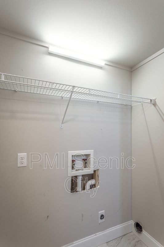 Building Photo - 8128 Fallen Maple Dr