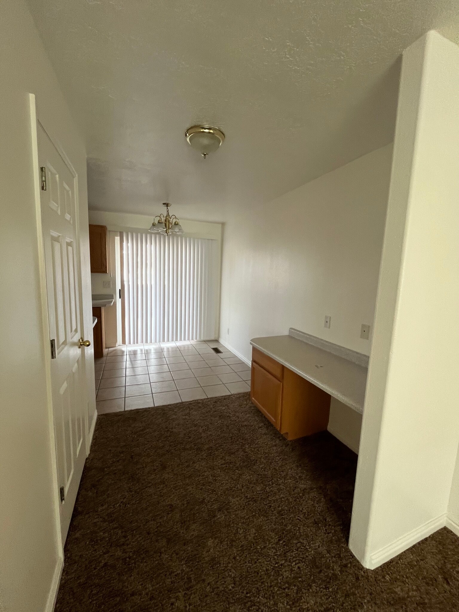 Building Photo - 261 E 170 N