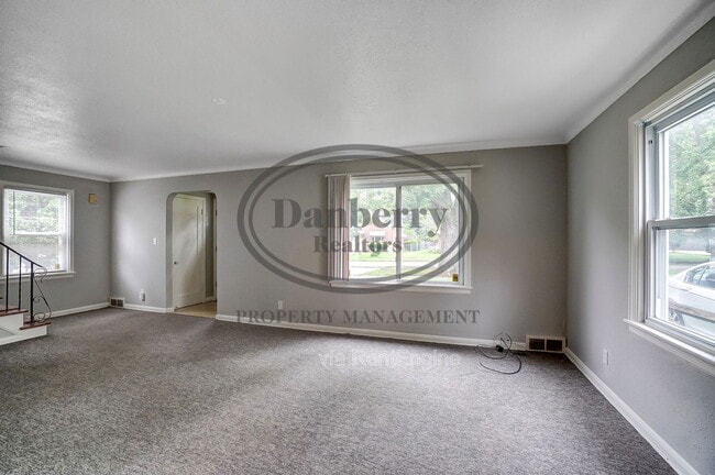 Building Photo - 1017 Searles Rd