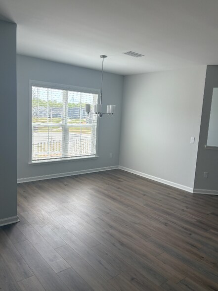 Building Photo - 152 Highpointe Dr