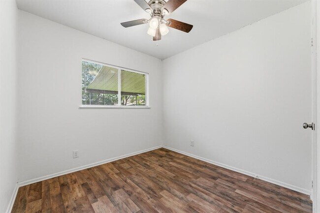 Building Photo - 6601 Stonleigh Pl