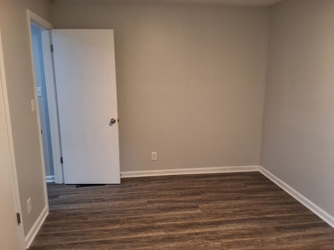 Building Photo - Beautiful 4 Bedroom 2 Bath Home